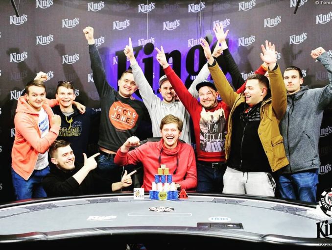 gytis-lazauninkas-pokerio-keliones-su-komanda