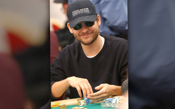 Tobey Maguire žaidžia pokerį